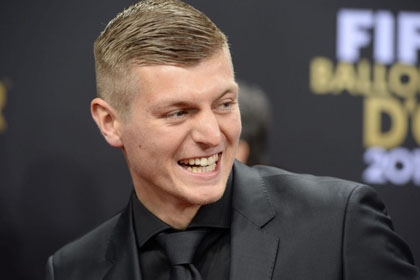 Toni Kroos cảm thấy bất công thay Neuer