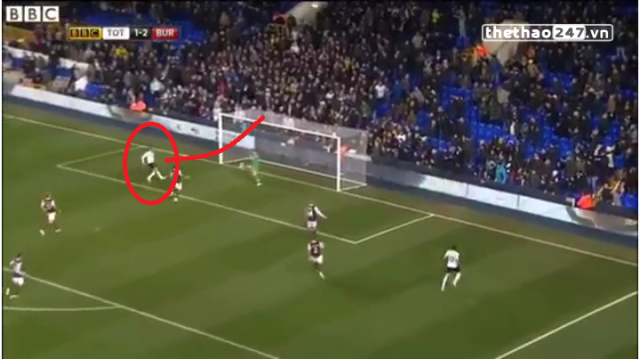 VIDEO: Sao Tottenham bỏ lỡ cơ hội như Torres