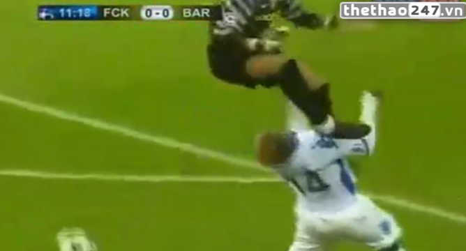 VIDEO: Pha kung-fu lừng danh của Victor Valdes một thời
