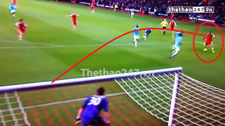 VIDEO: Tình huống hàng thủ Man City bỗng dưng hóa thành những gã hề