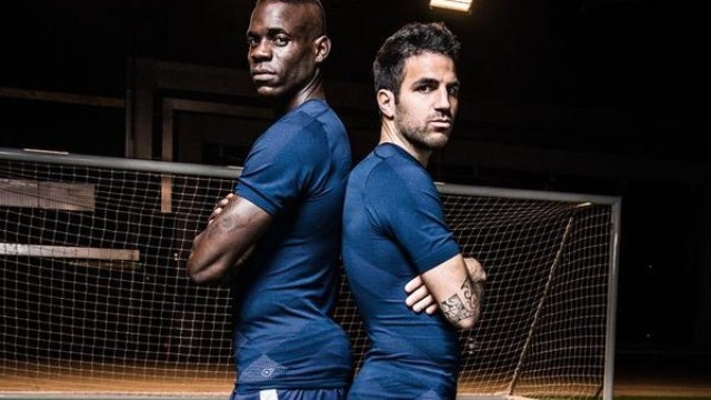 VIDEO: So sánh phong cách sút phạt khác biệt giữa Fabregas và Balotelli
