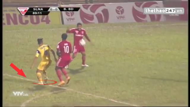 VIDEO: Quả penalty gây tranh cãi trận SLNA - Bình Dương