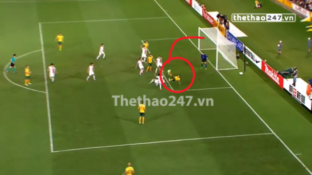 VIDEO: Siêu phẩm 'xe đạp chổng ngược' như Ibra của Tim Cahill ở Asian Cup