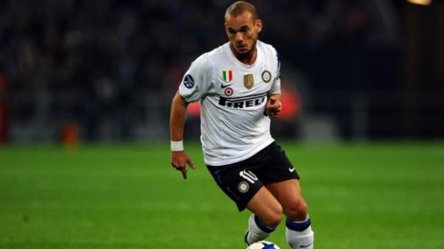 VIDEO: Sneijder 'talon' ghi siêu phẩm trên sân tập