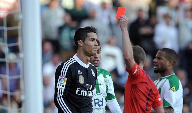 VIDEO: Ronaldo nhận thẻ đỏ trực tiếp sau pha đánh nguội với Edimar