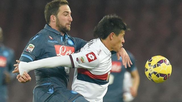 Video clip bàn thắng: Napoli 2-1 Genoa - Higuain tỏa sáng