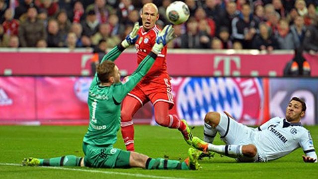 VIDEO: Với Robben, việc tìm một khoảng trống để ghi bàn là quá dễ dàng