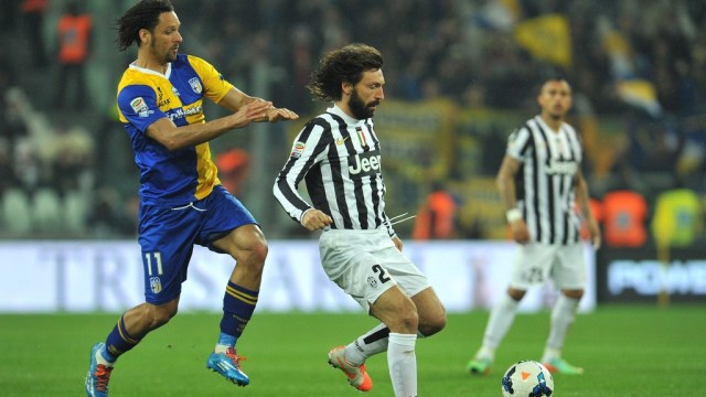 VIDEO: Pha xử lý bóng tinh tế của Pirlo vs Parma