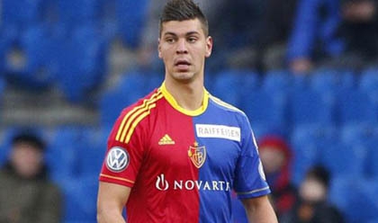 Dragovic ra đi nhưng không phải đến Man Utd