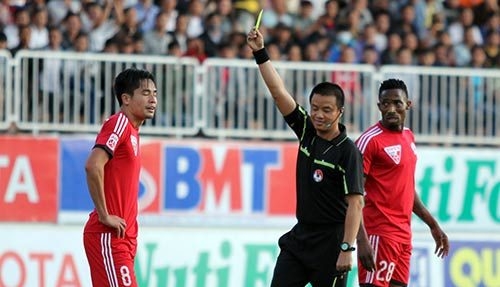 Vòng 6 V-League 2015: Khốc liệt và 'cơn mưa thẻ phạt'