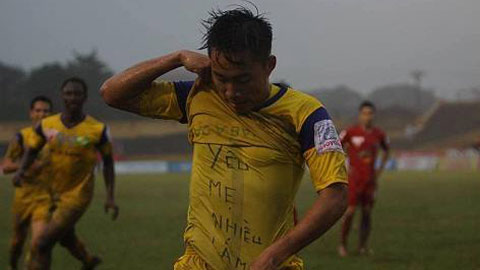 Cựu tiền đạo U19 Việt Nam dành bàn thắng đầu tiên tặng mẹ
