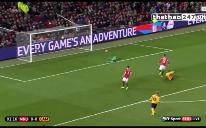 VIDEO: Pha phòng ngự thảm họa của Man Utd vs Cambridge
