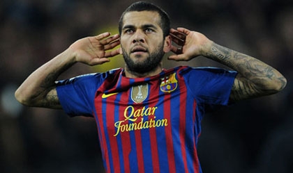Có người thay thế, Barca đồng ý để Alves đến MU