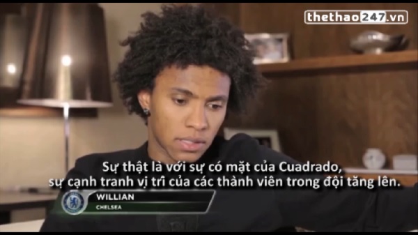 VIDEO: Willian ''tuyên chiến'' với tân binh Cuadrado để giữ vị trí