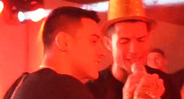 Ronaldo hát hò tưng bừng sau trận thảm bại trước Atletico