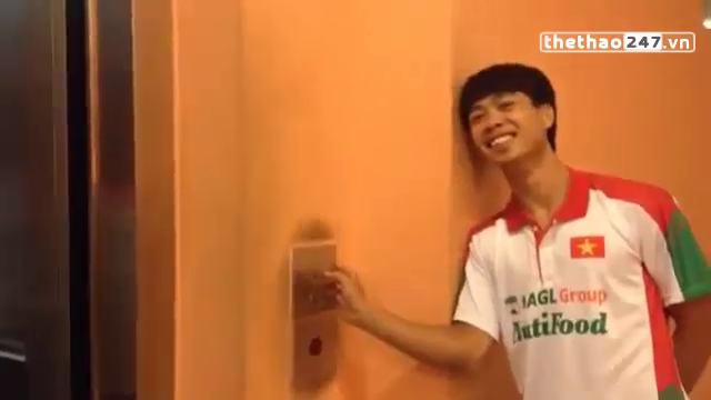 VIDEO: Công Phượng 'chơi đểu' Tuấn Anh và Văn Toàn