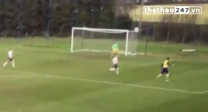 VIDEO: Brooklyn Beckham bỏ lỡ tuyệt phẩm cho đội trẻ Arsenal