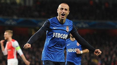 Thắng trận, Berbatov mạnh miệng 'dìm hàng' Arsenal