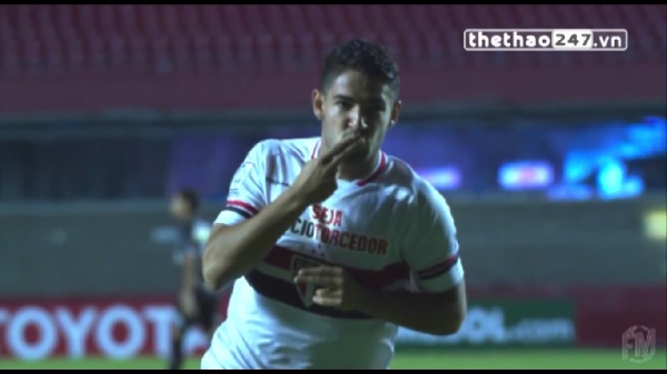 VIDEO: Siêu phẩm volley của sao Brazil