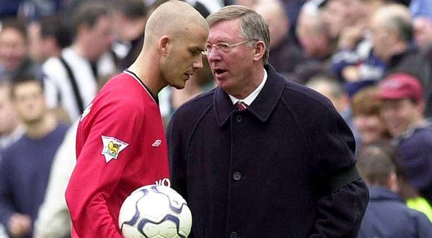Beckham từng phải cạo trọc vì Sir Alex