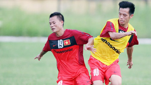 Văn Quyết tự tin cạnh tranh Quả bóng vàng với 'đàn anh' Thành Lương