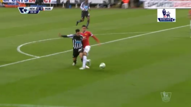 VIDEO: Tình huống Man United thoát pen gây tranh cãi