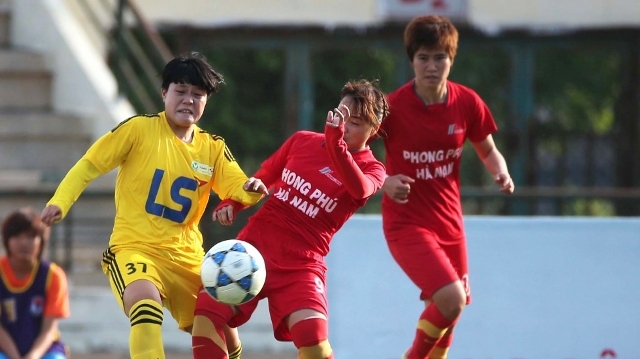 Tân HLV ĐT nữ Việt Nam dự khán trận khai mạc giải BĐ nữ VĐQG 2015