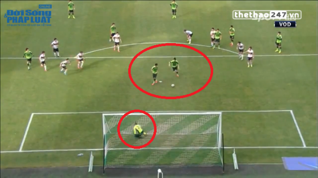 VIDEO: Những pha đá phạt penalty hài hước chưa từng có