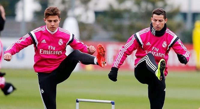 VIDEO: Thần đồng Martin Odegaard kiến tạo cực đẹp cho Ronaldo