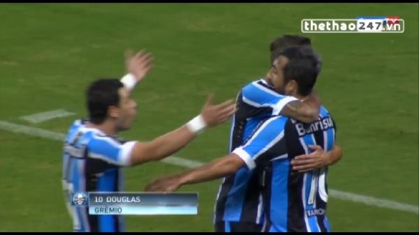 VIDEO: Học trò HLV Scolari tái hiện siêu phẩm từ chấm phạt góc của Beckham