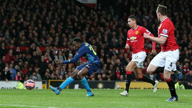Video clip bàn thắng: MU 1-2 Arsenal - Người hùng Welbeck