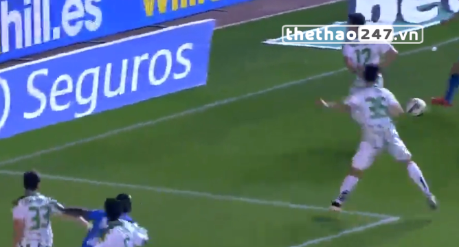 VIDEO: Pha phản lưới nhà điệu nghệ của sao La Liga