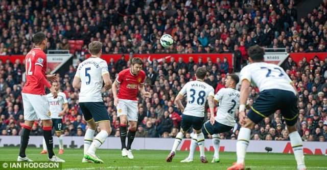 VIDEO: Carrick đánh đầu khôn ngoan vào góc xa nâng tỉ số lên 2-0 cho MU
