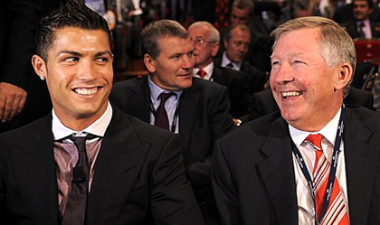 Sir Alex đang cố lôi kéo Ronaldo trở lại Man Utd