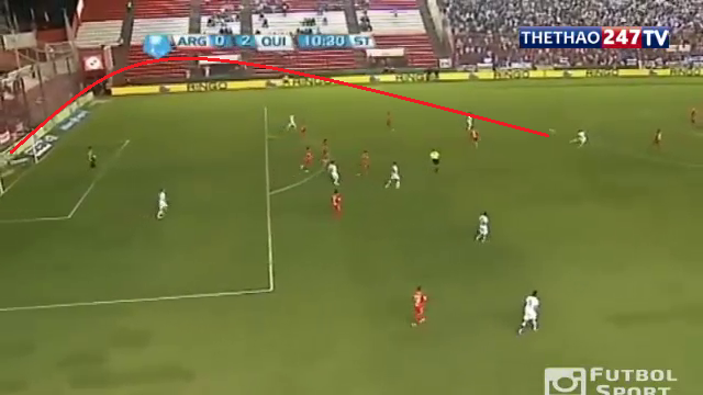 VIDEO: Bàn thắng tuyệt đỉnh theo phong cách 'cú sút lá vàng rơi'