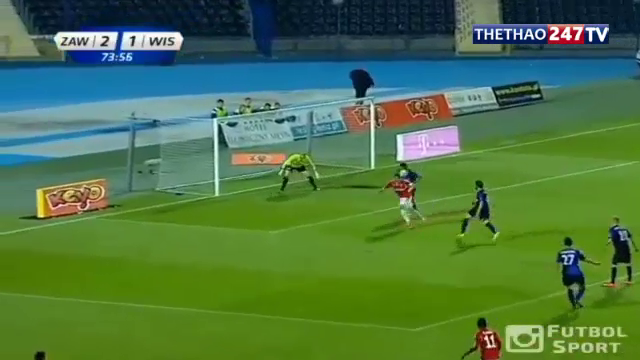 VIDEO: Pha đánh đầu thành bàn như có mắt sau lưng