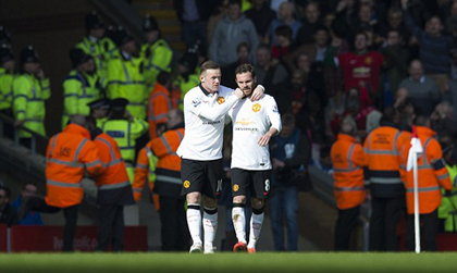 Rooney tiếc nuối vì không trao cơ hội đá 11m cho Mata