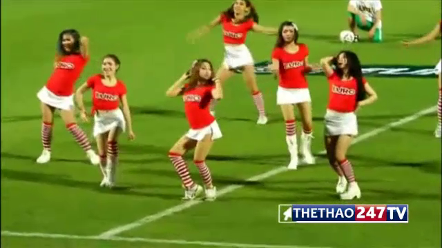 VIDEO: Màn cổ động nóng bỏng của các chân dài tại giải VĐQG Thái Lan