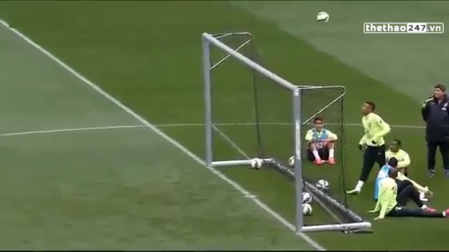 VIDEO: Pha ghi bàn siêu đẳng của Neymar trên sân tập