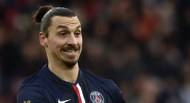 VIDEO: Khoảnh khắc hiếm hoi khi Ibrahimovic sợ hãi