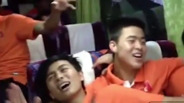 VIDEO: U23 Việt Nam hát 'Chắc ai đó sẽ về' mừng chiến thắng