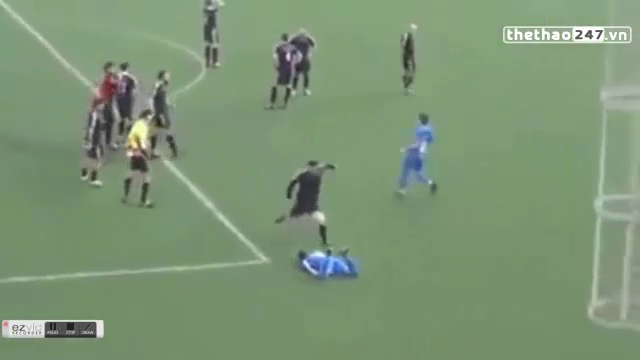 VIDEO: Pha ăn mừng bàn thắng kinh hoàng nhất trong lịch sử