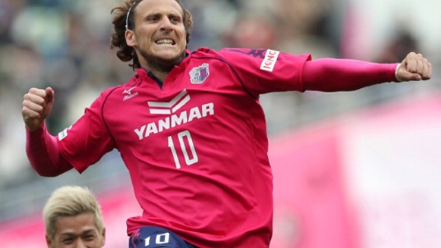 VIDEO: Diego Forlan tỏa sáng với 1 cú đúp tại Nhật Bản