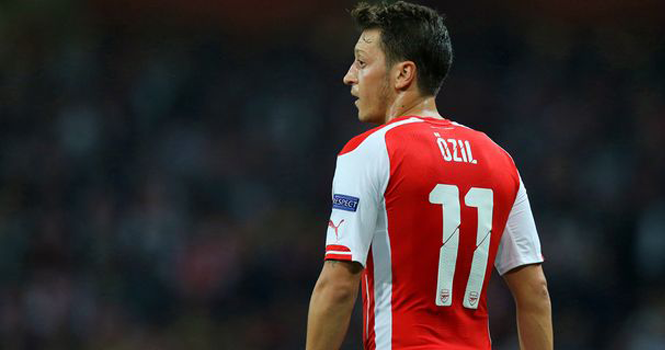 Wenger bảo vệ Ozil trước búa rìu dư luận