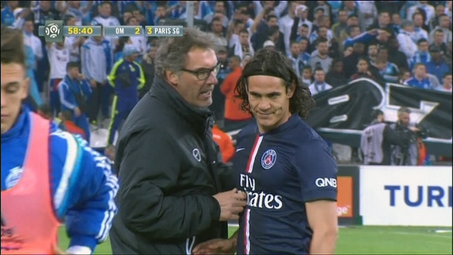 VIDEO: Cavani bức xúc với HLV Blanc vì bị thay ra ở phút 59