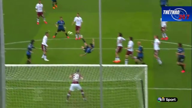 VIDEO: Siêu phẩm xe đạp chổng ngược khiến thủ môn đứng nhìn ở Serie A