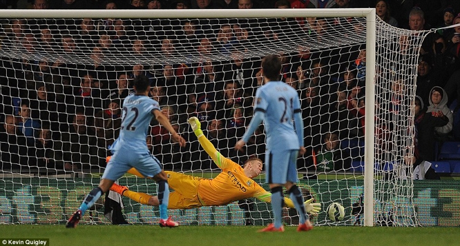 VIDEO: Joe Hart tiếp tục làm nền cho siêu phẩm ở trận thua Crystal Palace