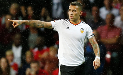 Man Utd sẽ làm mọi cách để có được Nicolas Otamendi