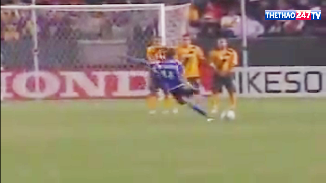 VIDEO: Phiên bản kiệt tác cú sút hình quả chuối của Roberto Carlos