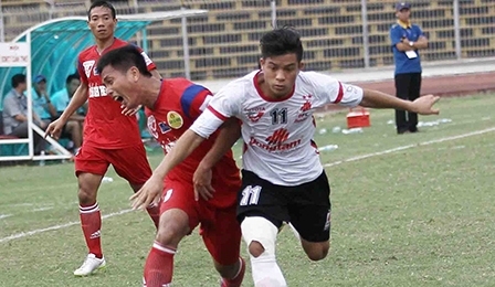 Trọng tài bẻ còi, trận đấu giữa XSKT Cần Thơ vs ĐTLA suýt vỡ trận